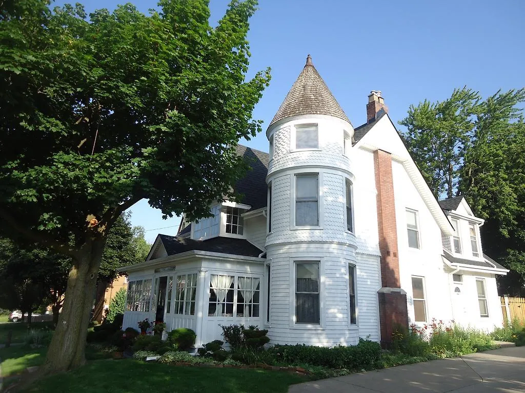 Absolute Elegance Bed And Breakfast Niagara Falls Bed & Breakfast