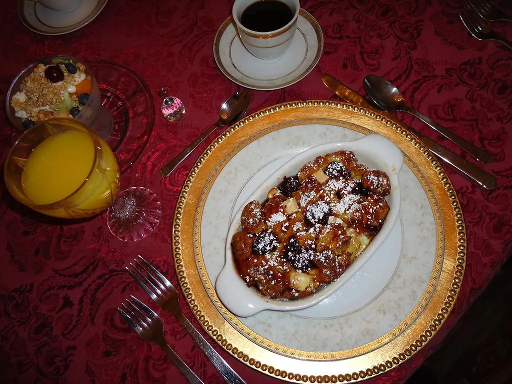 Absolute Elegance Bed And Breakfast Niagara Falls Bed & Breakfast