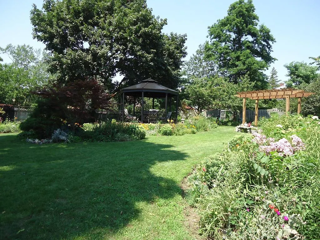 Absolute Elegance Bed And Breakfast Niagara Falls Bed & Breakfast