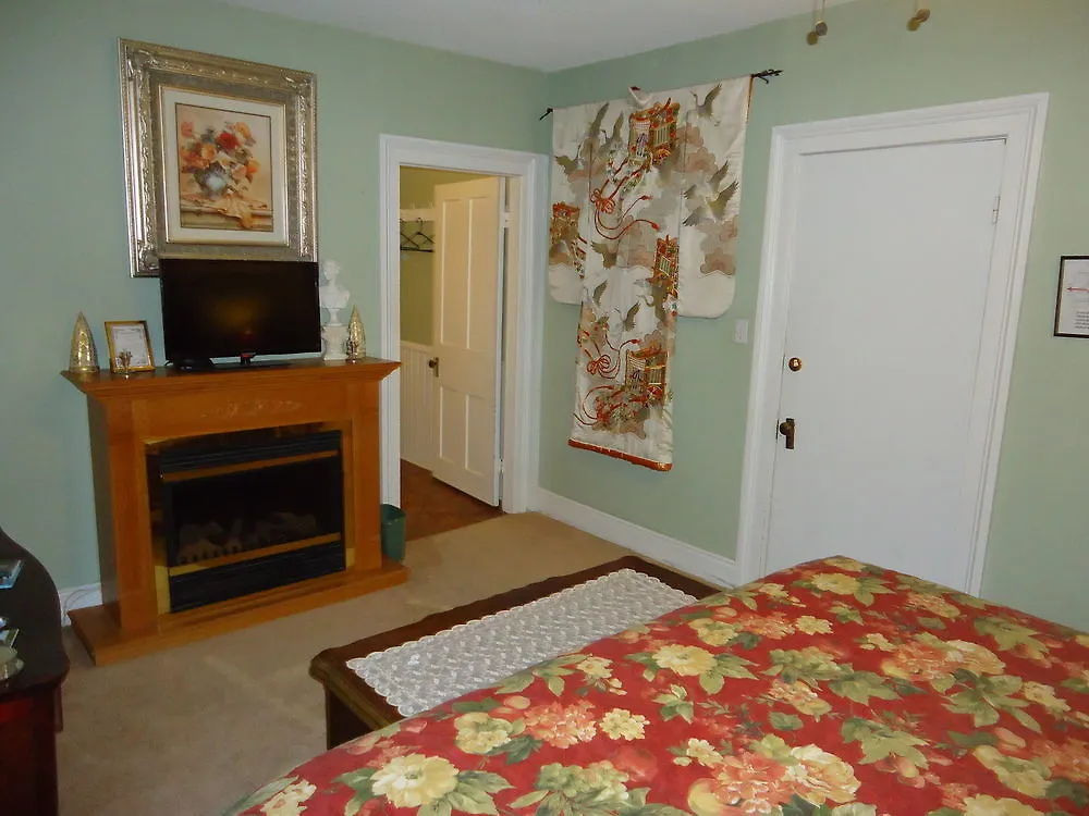 Absolute Elegance Bed And Breakfast Niagara Falls Bed & Breakfast