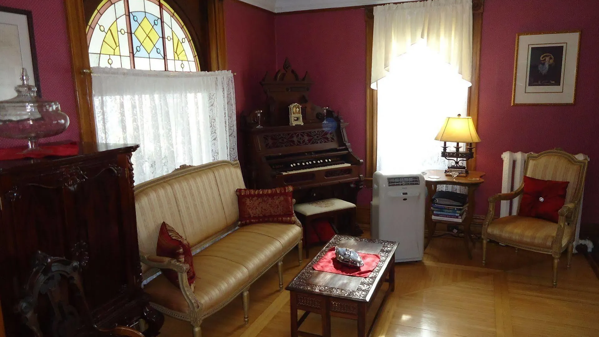 Absolute Elegance Bed And Breakfast Niagara Falls